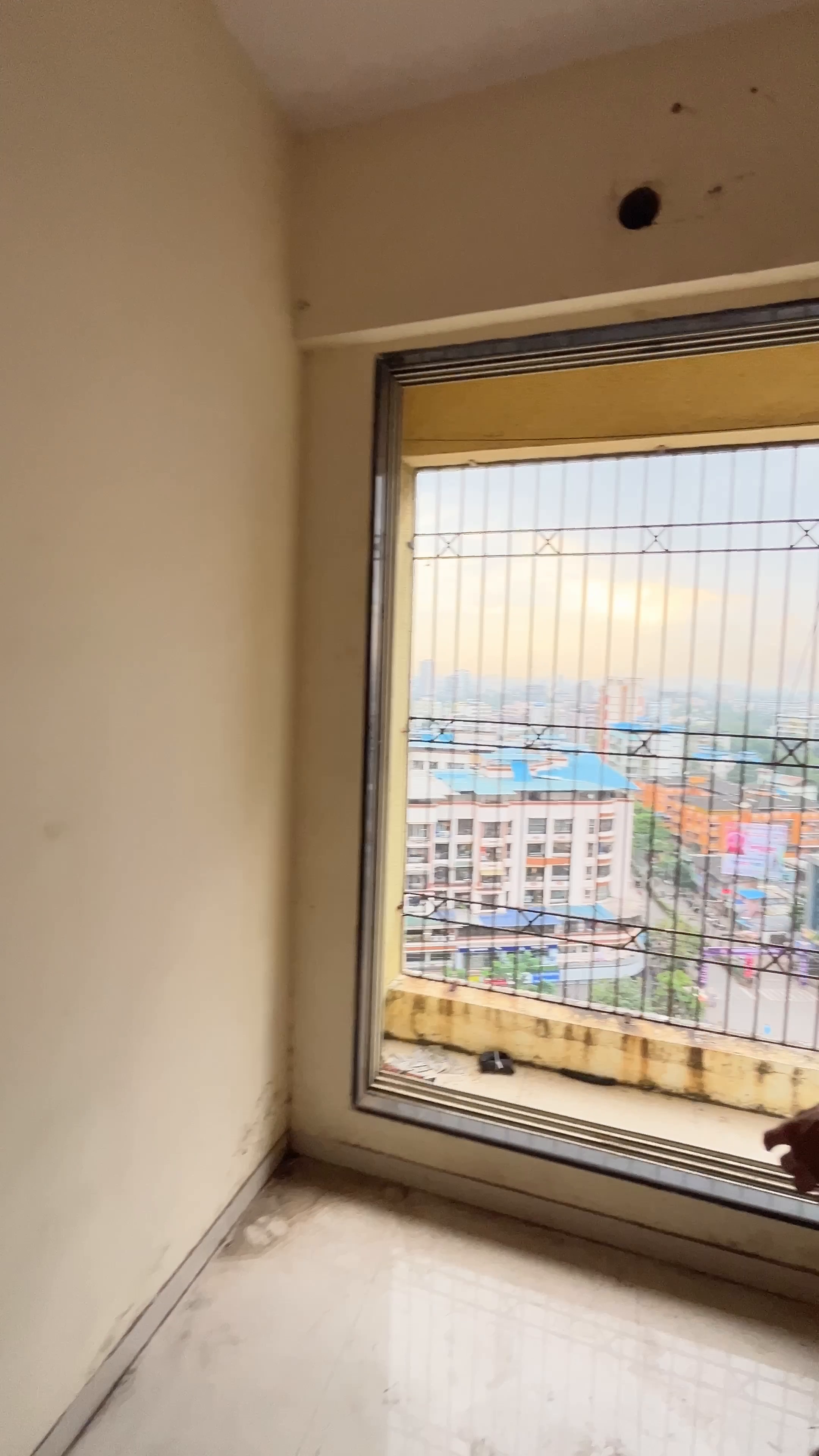 Spacious 3BED At prime location Khadakpada Circle
Contact 📞